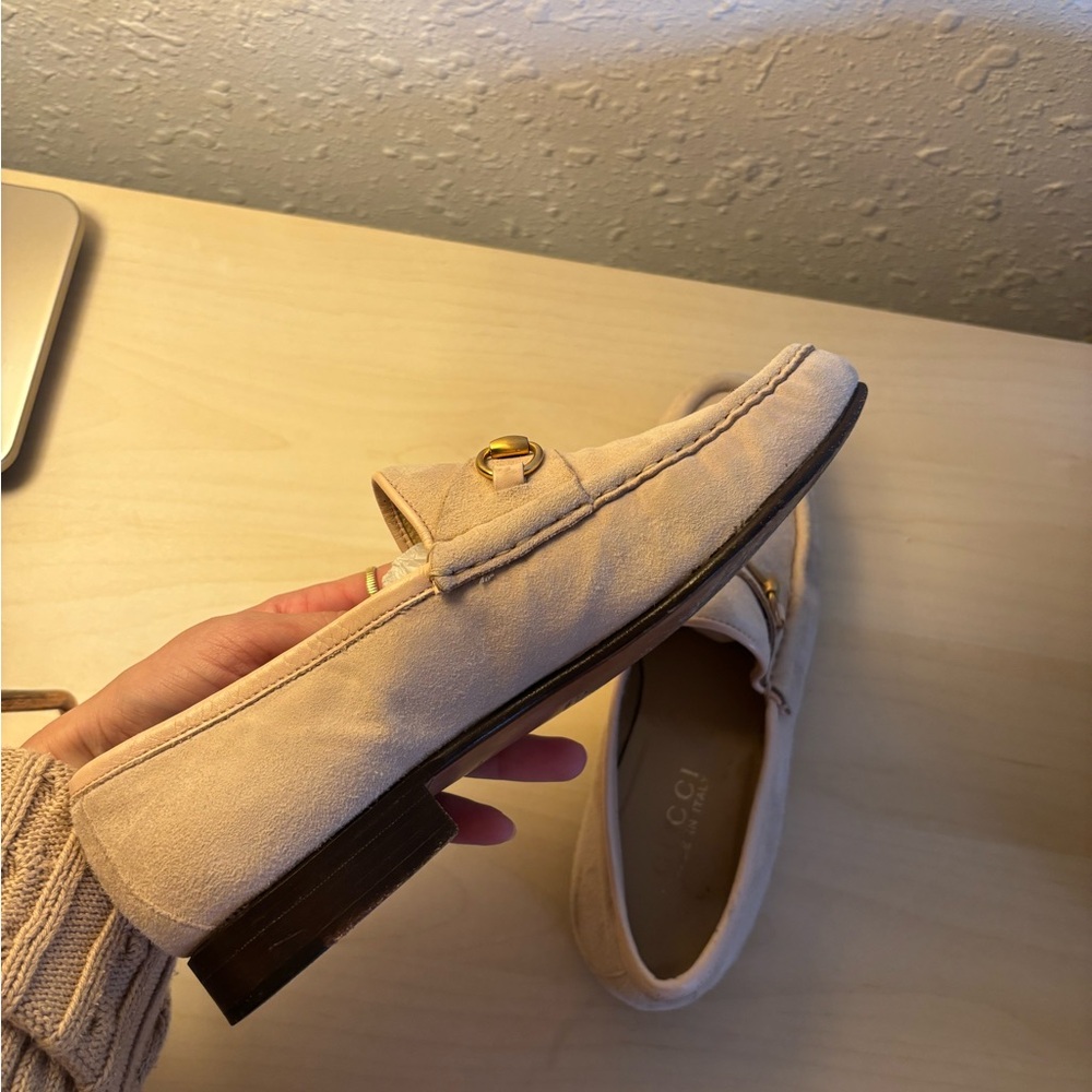 Gucci vintage pale pink Suede Loafers with Gold Horsebit Accent - Picture 7 of 9